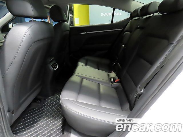 Hyundai AVANTE 2016 — photo 7