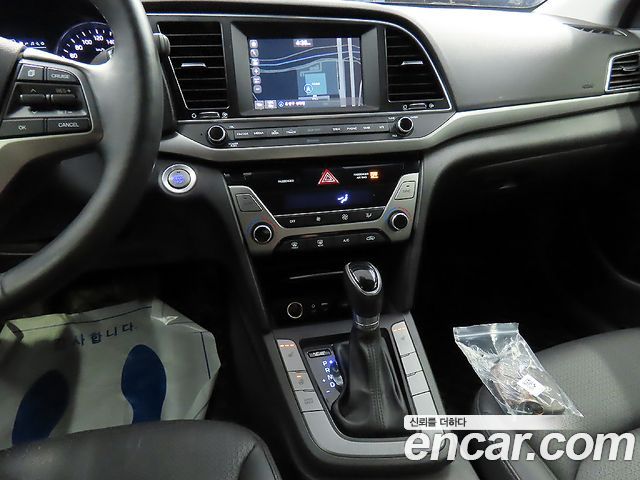 Hyundai AVANTE 2016 — photo 10