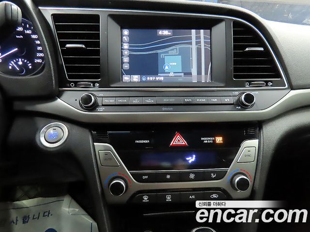 Hyundai AVANTE 2016 — photo 11