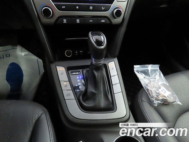 Hyundai AVANTE 2016 — photo 12