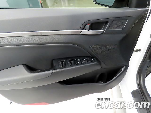 Hyundai AVANTE 2016 — photo 13