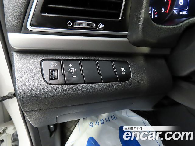 Hyundai AVANTE 2016 — photo 14
