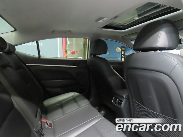 Hyundai AVANTE 2016 — photo 16