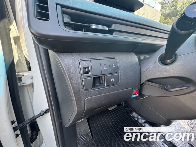 Hyundai Staria 2022 — photo 12
