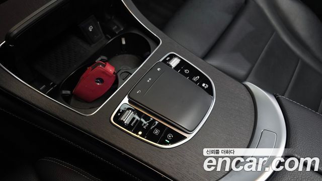 Mercedes-Benz GLC-Class 2020 — photo 31