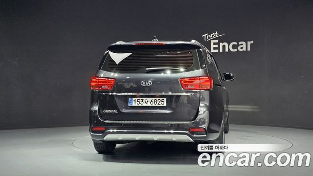 Kia Canival 2019 — photo 4