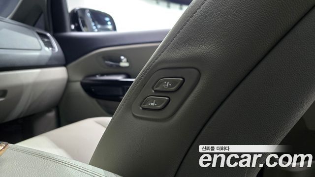 Kia Canival 2019 — photo 28