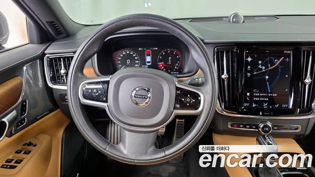 Volvo S90 2018 — photo 19