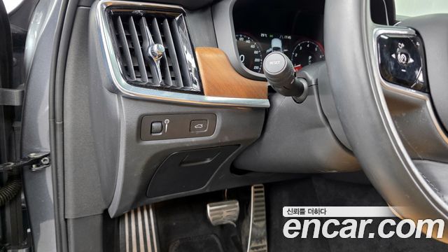 Volvo S90 2018 — photo 22