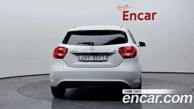 Mercedes-Benz A-Class 2014 — photo 4