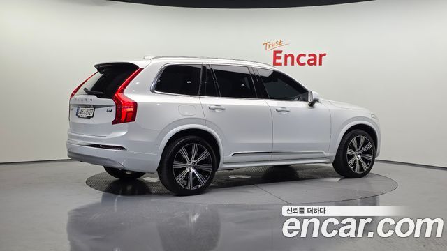 Volvo XC90 2022 — photo 2