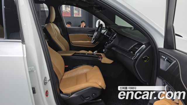 Volvo XC90 2022 — photo 11