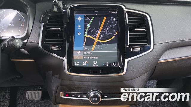 Volvo XC90 2022 — photo 14