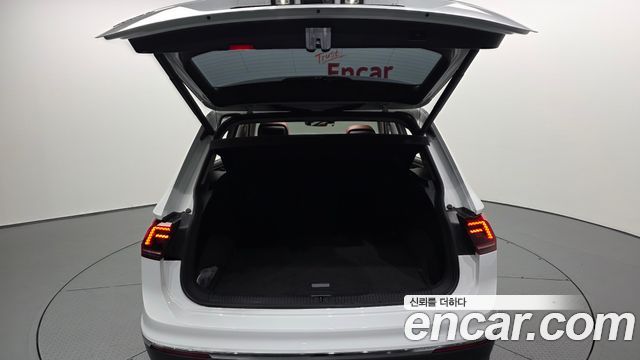 Volkswagen Tiguan 2020 — photo 20