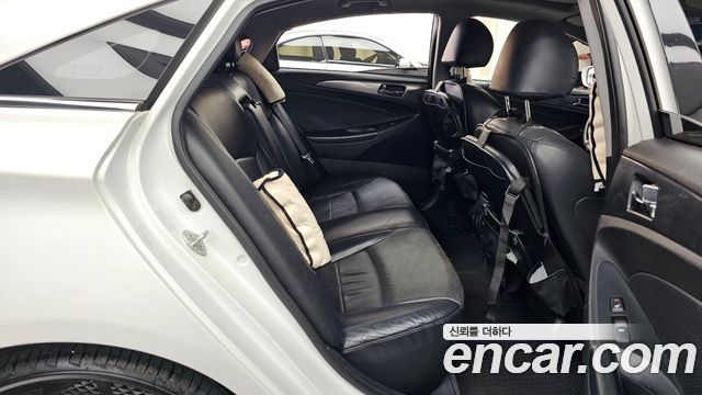 Hyundai Sonata 2012 — photo 11