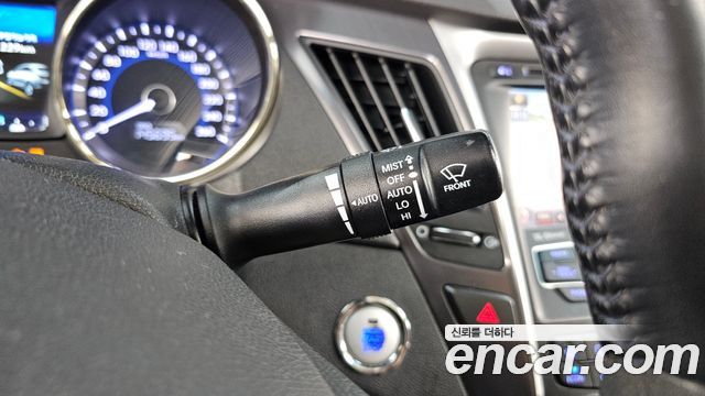 Hyundai Sonata 2012 — photo 17