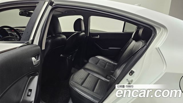 Kia K3 2016 — photo 18