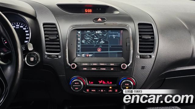 Kia K3 2016 — photo 21