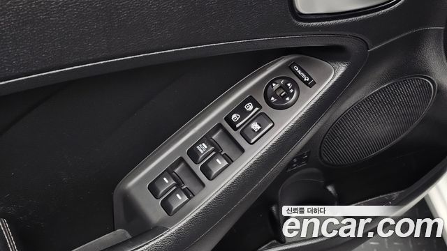 Kia K3 2016 — photo 25