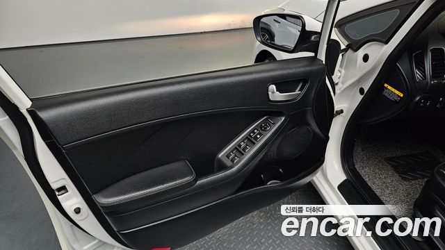 Kia K3 2016 — photo 14