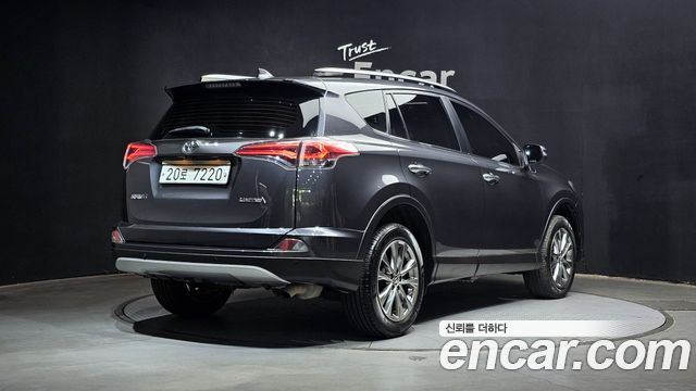 Toyota RAV4 2018 — photo 2