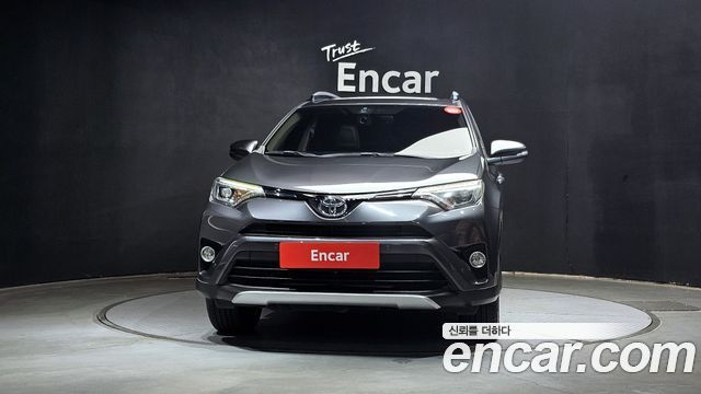 Toyota RAV4 2018 — photo 3