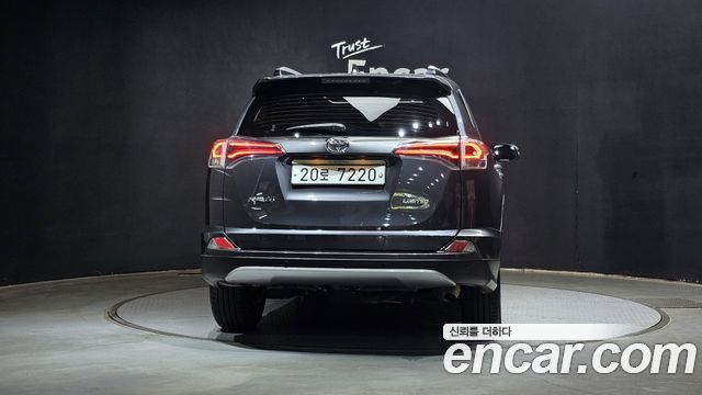Toyota RAV4 2018 — photo 4