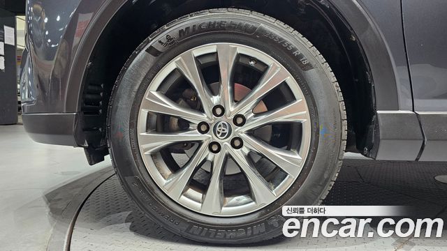 Toyota RAV4 2018 — photo 5