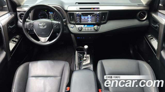 Toyota RAV4 2018 — photo 10