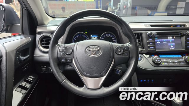 Toyota RAV4 2018 — photo 19