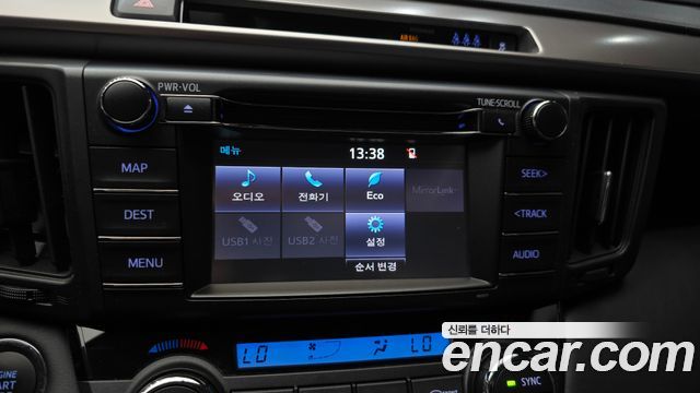 Toyota RAV4 2018 — photo 21