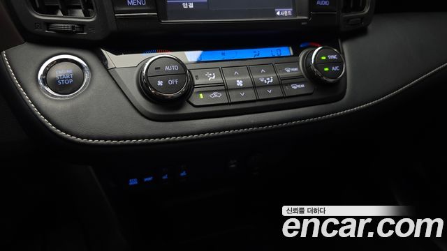 Toyota RAV4 2018 — photo 23