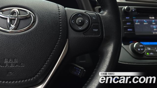 Toyota RAV4 2018 — photo 26