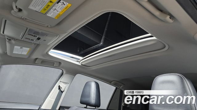 Toyota RAV4 2018 — photo 28