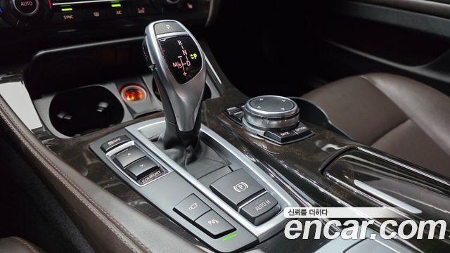 BMW 5-Series 2016 — photo 9