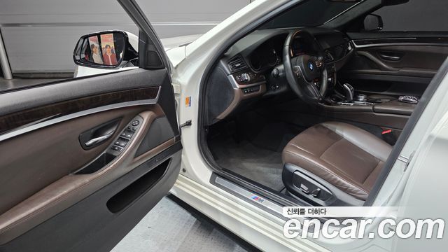 BMW 5-Series 2016 — photo 10