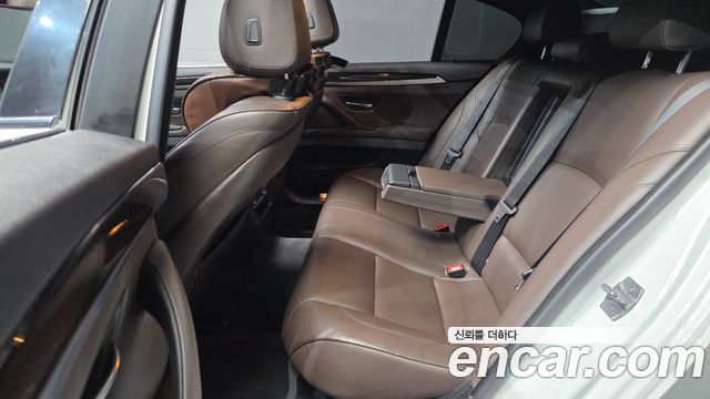 BMW 5-Series 2016 — photo 11