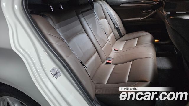 BMW 5-Series 2016 — photo 12