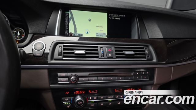 BMW 5-Series 2016 — photo 14
