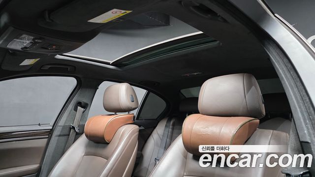 BMW 5-Series 2016 — photo 18