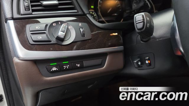 BMW 5-Series 2016 — photo 19