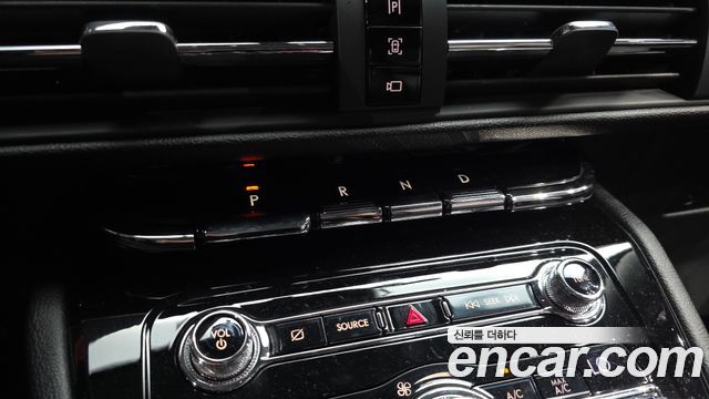 Lincoln Corsair 2020 — photo 12