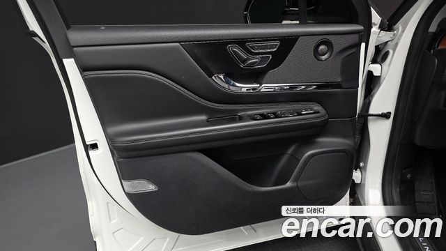 Lincoln Corsair 2020 — photo 14
