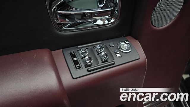 Rolls-Royce Phantom 2015 — photo 16