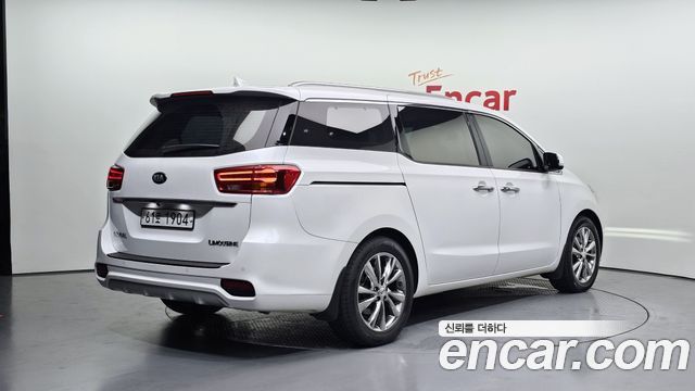 Kia Canival 2019 — photo 2