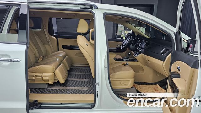 Kia Canival 2019 — photo 17