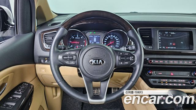 Kia Canival 2019 — photo 22