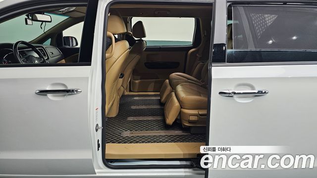 Kia Canival 2019 — photo 16