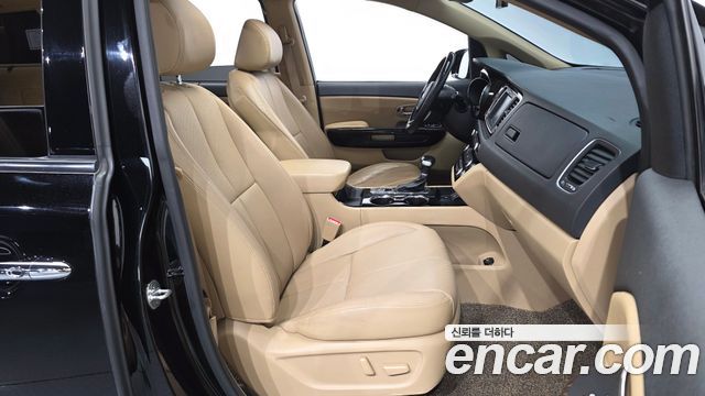 Kia Canival 2019 — photo 17