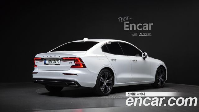 Volvo S60 2021 — photo 2